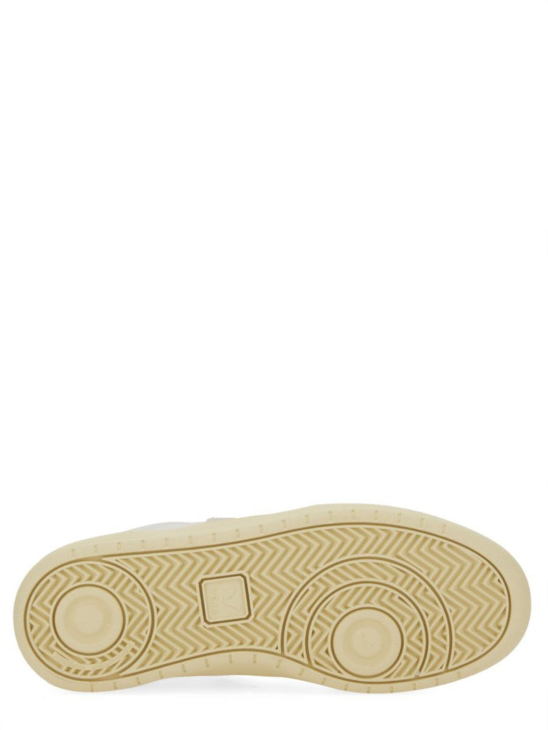 Veja Sneaker "V-82"