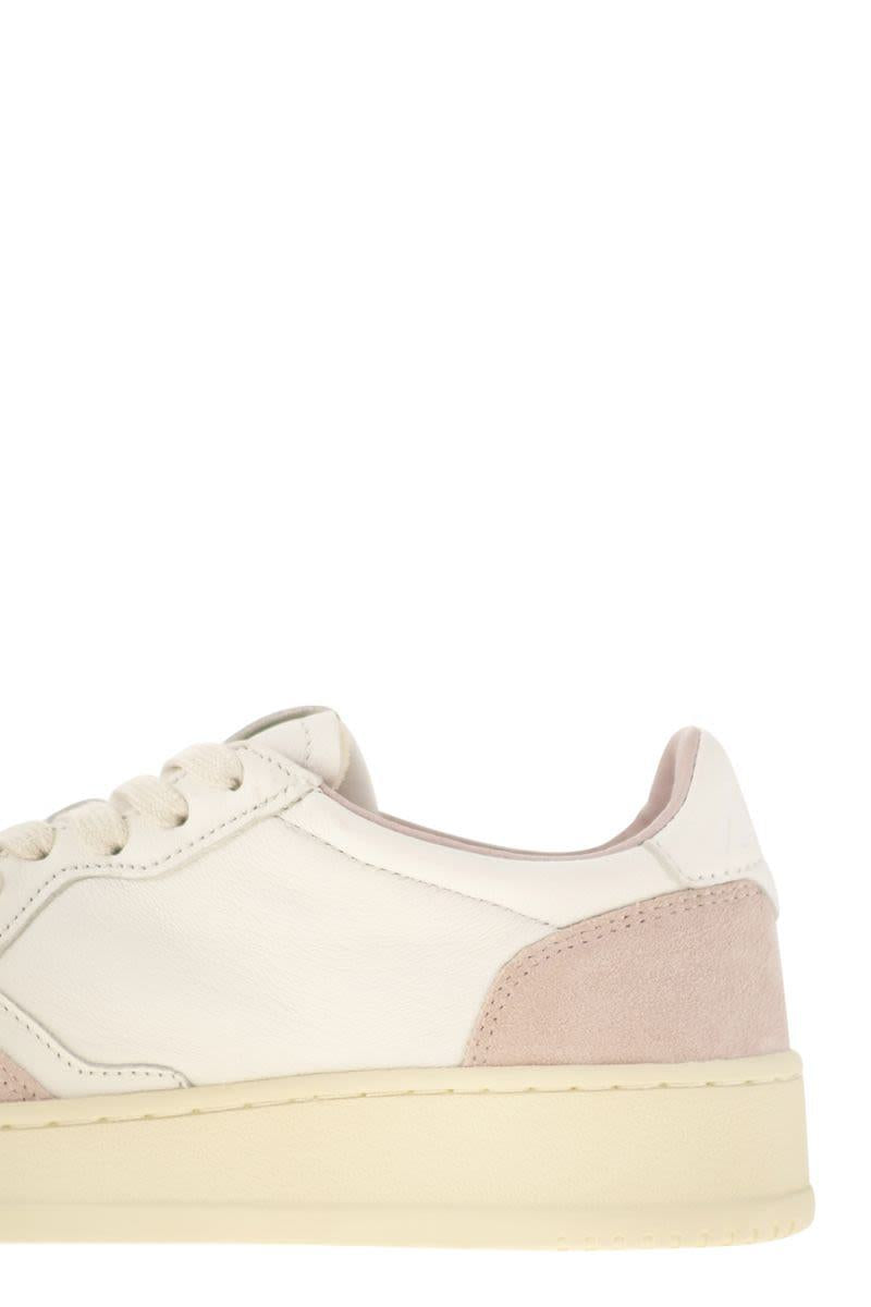 Autry Medalist Low - White Leather And Suede Sneakers In Powder