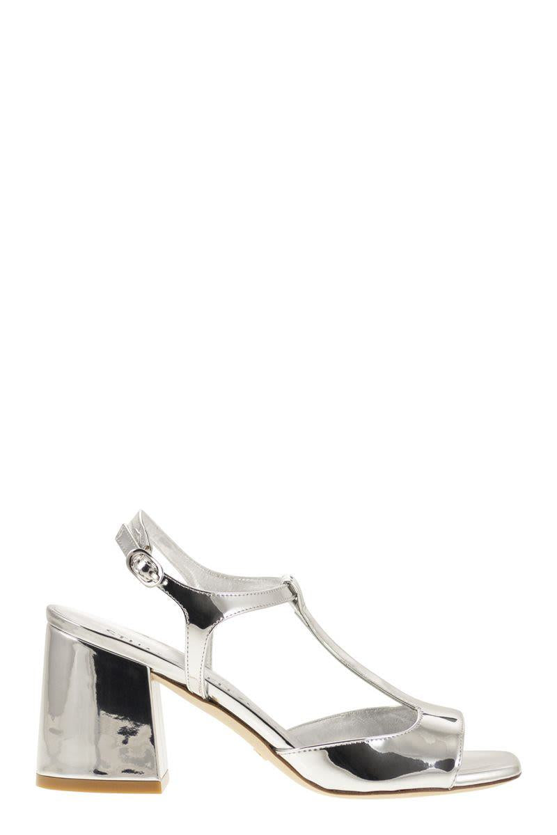 Stuart Weitzman Flareblock - Mirrored Leather T-Sandal