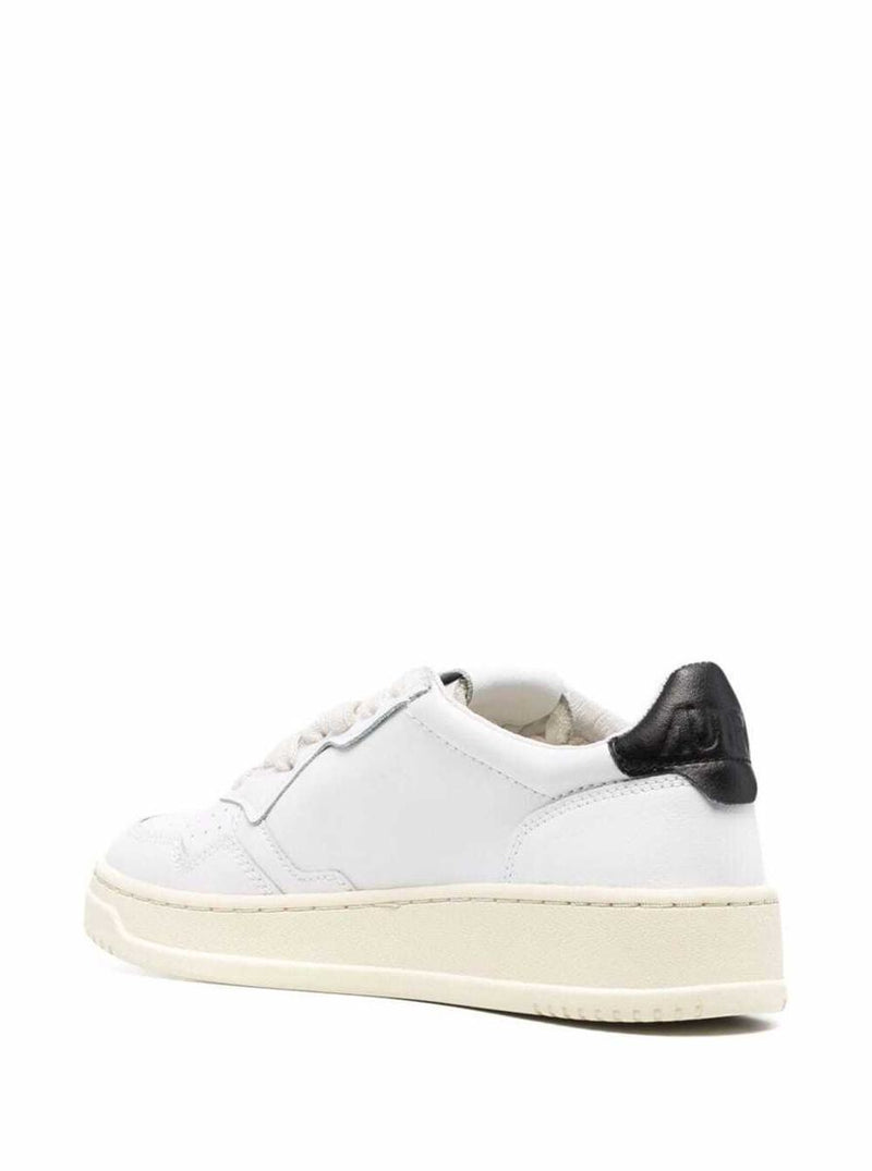 'Medalist' White Low Top Sneakers With Contrasting Heel Tab In Leather Woman