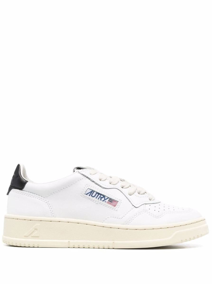 'Medalist' White Low Top Sneakers With Contrasting Heel Tab In Leather Woman