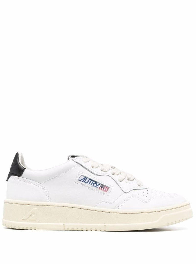 'Medalist' White Low Top Sneakers With Contrasting Heel Tab In Leather Woman