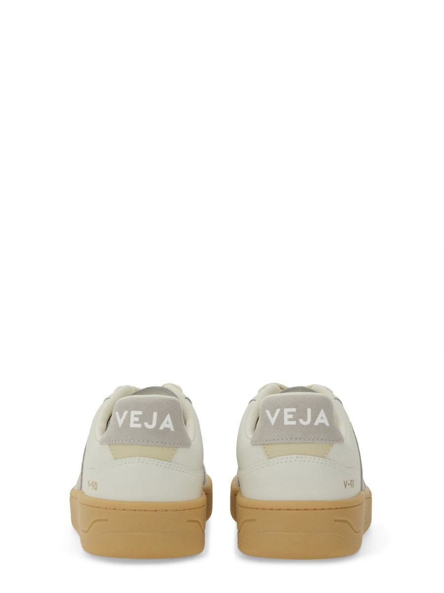 Veja Sneaker "V-90"