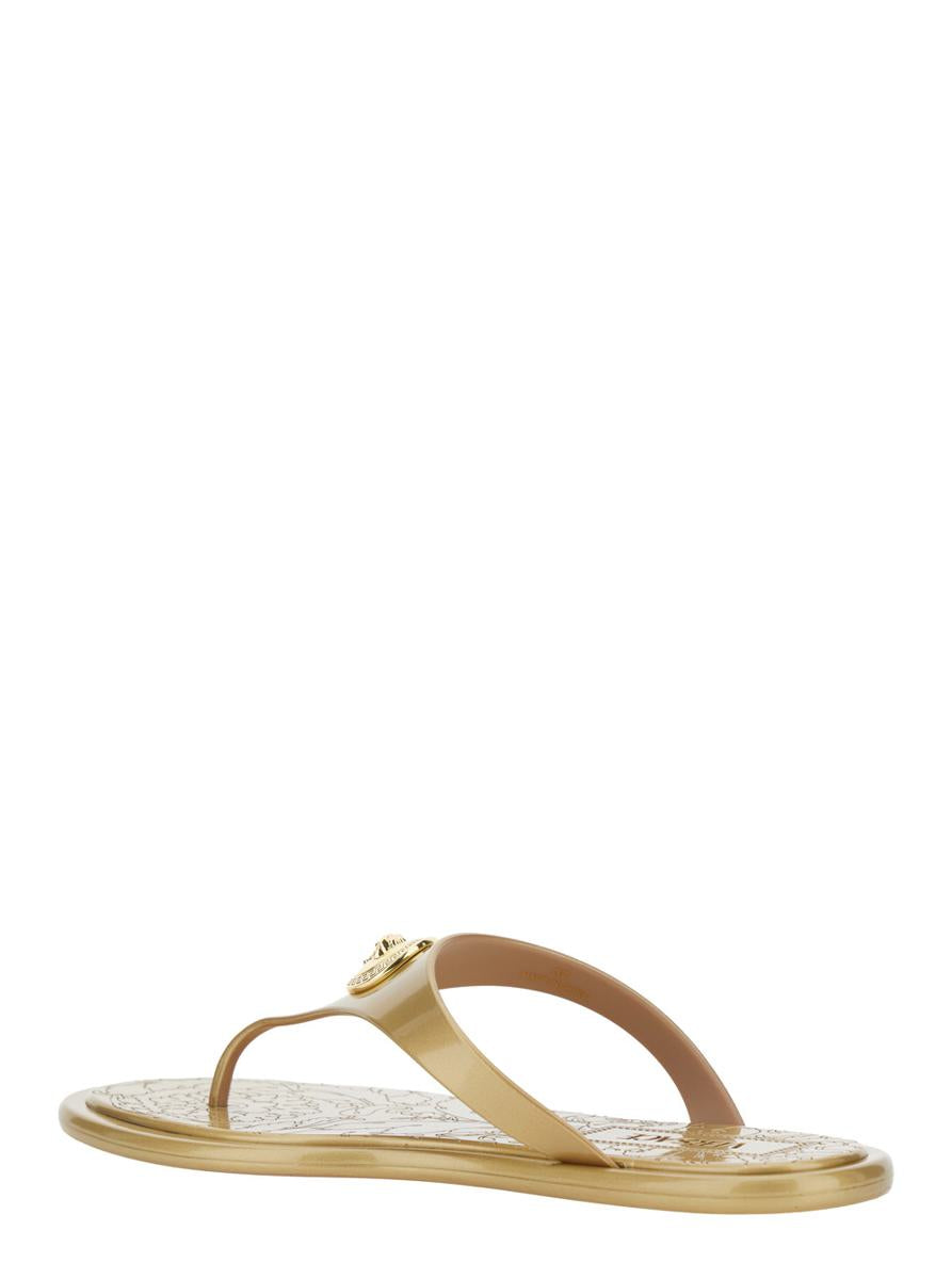 Beige Thong Slided With Medusa Plaque On The Front And Laminated Design In Tech Fabric Woman