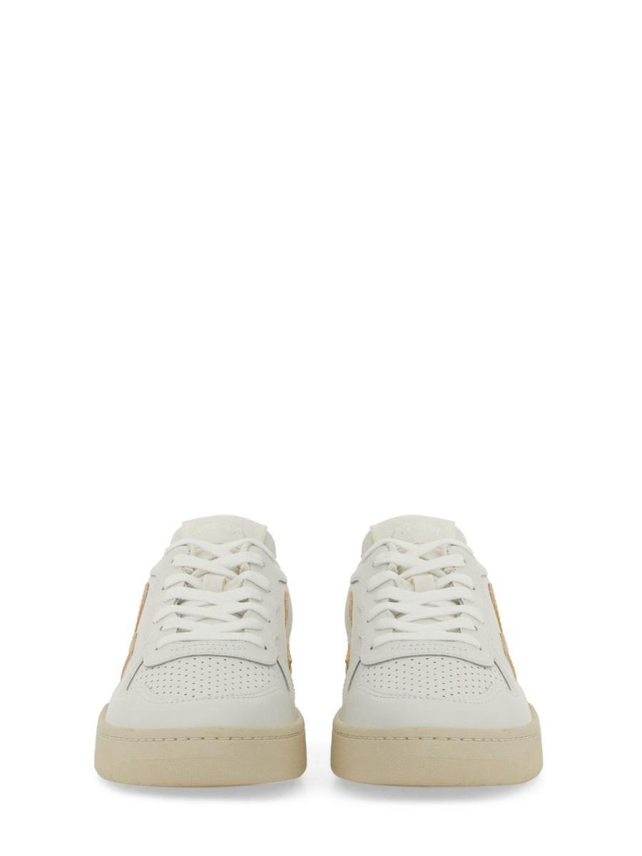 Veja Sneaker "V-10"