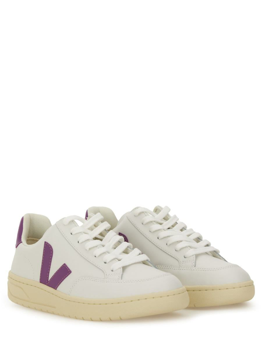 Veja Sneaker "V-12"