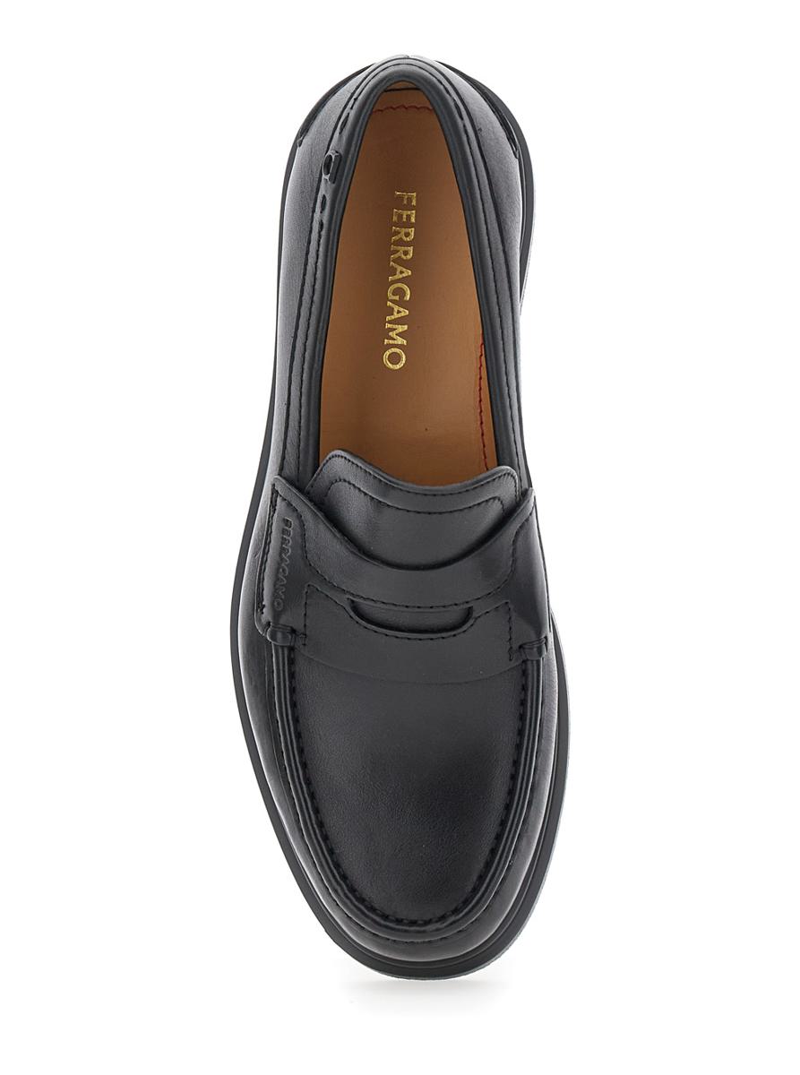 'Brema' Black Loafers With Tonal Stitching And Almond Toe In Leather Man