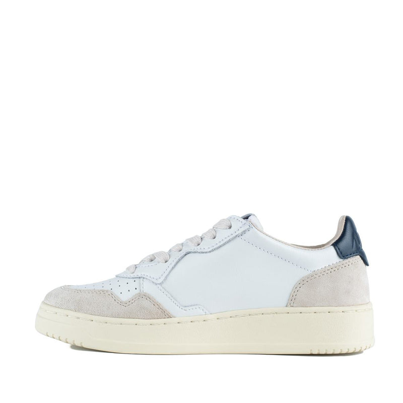 Autry Sneakers Medalist Low In Leather And Suede White And Blue Color.