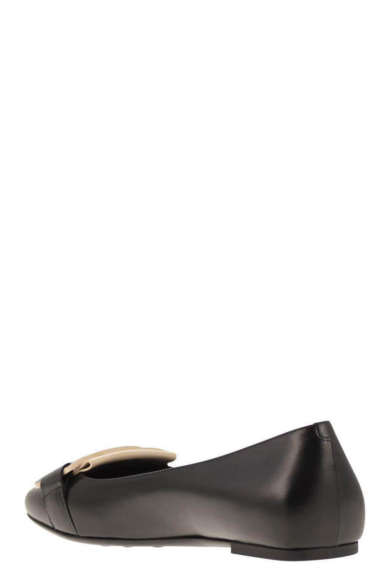 Tod'S Leather Ballerina With Chain