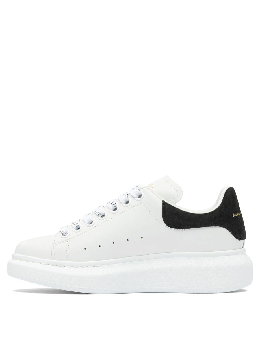 alexander-mcqueen-oversized-sneaker-1764892808011796155-2