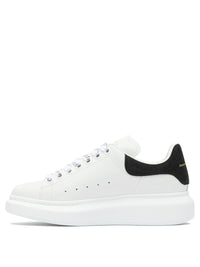 alexander-mcqueen-oversized-sneaker-1764892808011796155-2