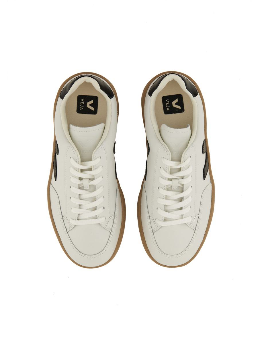 Veja Sneaker "V-12"