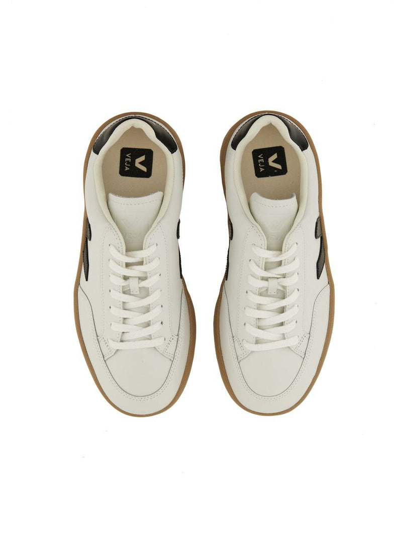 Veja Sneaker "V-12"