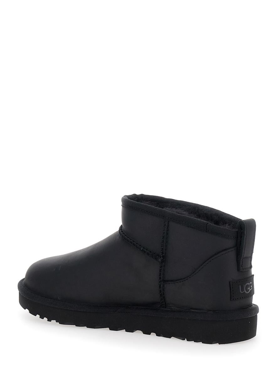 'Classic Ultra Mini' Black Ankle Boots With Shearling Lining In Leather Woman