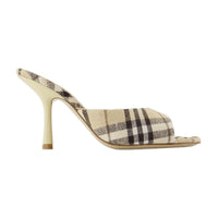 Burberry Mews 90 Chk Pumps