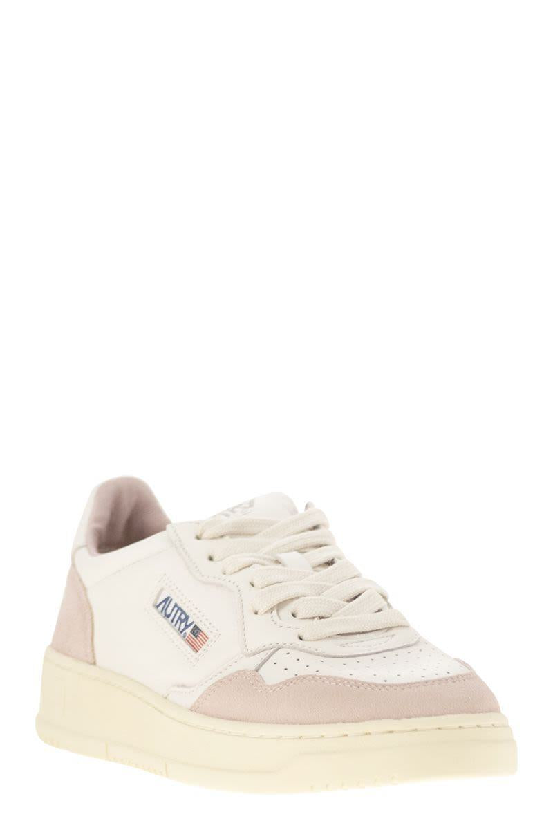 Autry Medalist Low - White Leather And Suede Sneakers In Powder