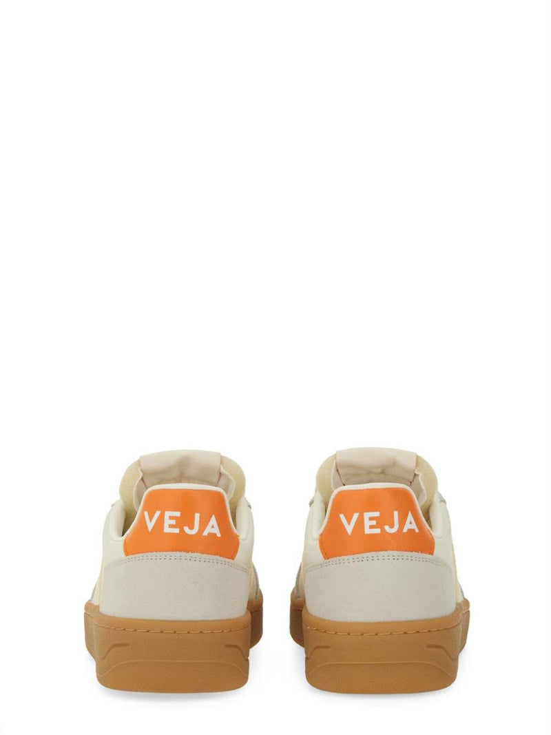 Veja Sneaker "V-82" Unisex