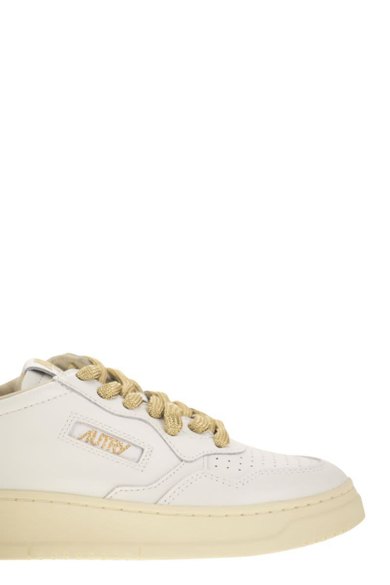 Autry Medalist Low - Leather Sneakers