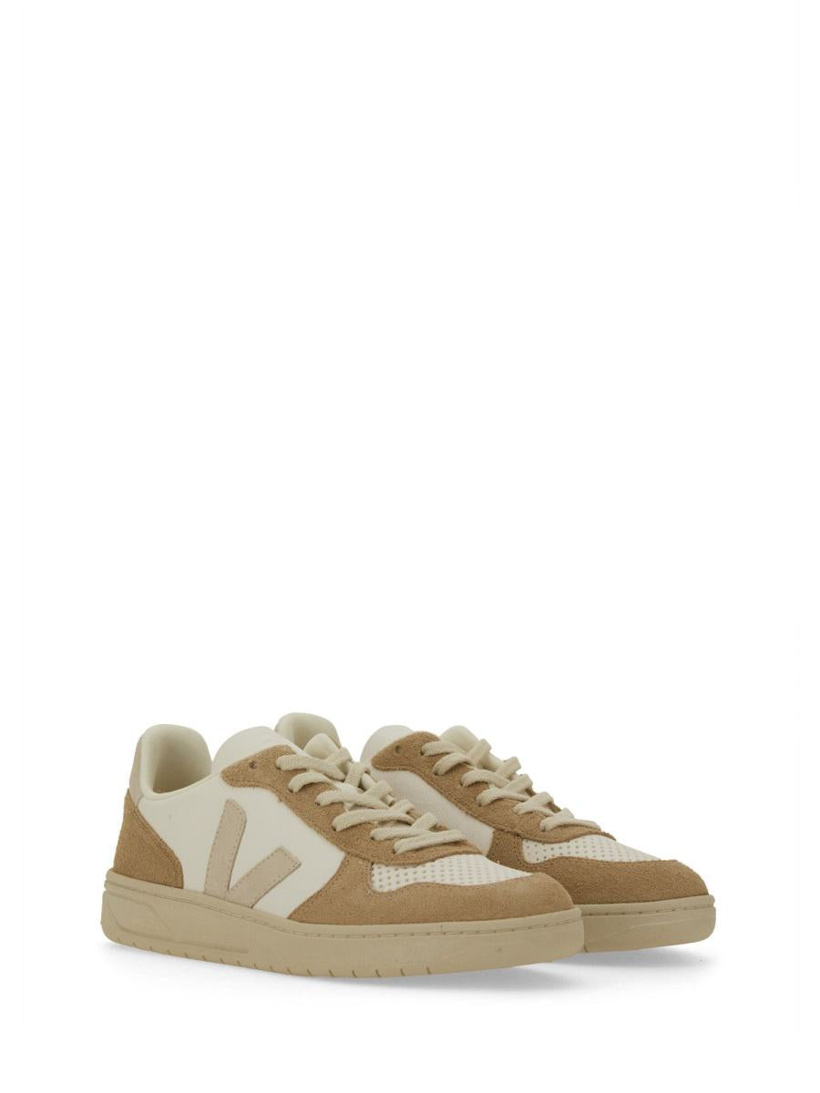 Veja Sneaker "V-10"