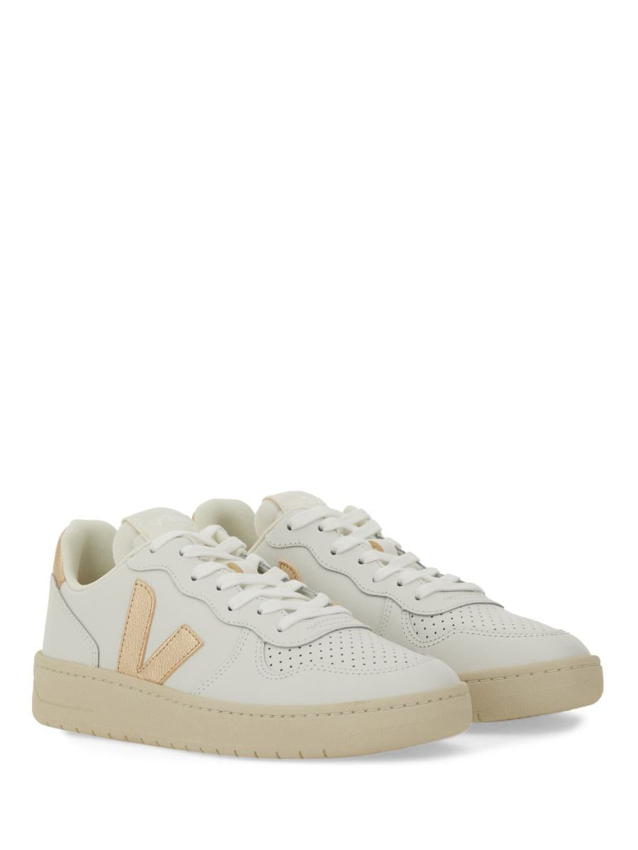 Veja Sneaker "V-10"